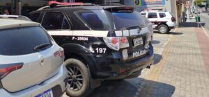 Gerente e funcionário de loja de pneus são presos suspeitos de estelionato em São José dos Campos, SP