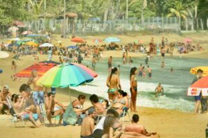 Prefeito de São Sebastião (SP) sanciona lei da taxa ambiental; cobrança deve ter início em 2026