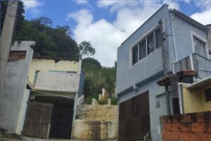 Defensoria entra com ação contra São Sebastião para suspender demolição de casas em área de alto risco