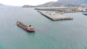 Dragagem no Porto de São Sebastião avança 40% e deve ser concluída em outubro