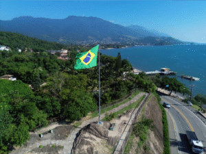 Ilhabela celebra Dia da Bandeira com cerimônia no Corpo de Bombeiros