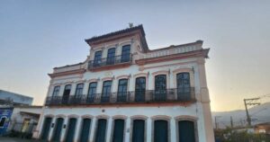 Litoral Norte reforça turismo cultural com patrimônio histórico, tradições caiçaras e experiências comunitárias