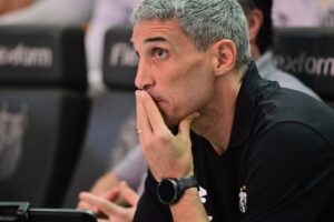 Vojvoda destaca equilíbrio do Santos no clássico e pede atenção contra Z-4: