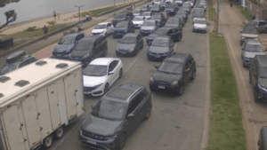 Quase 7 mil veículos e 8,5 mil pedestres passaram pela balsa de São Sebastião e Ilhabela