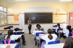 Prefeitura de Caçapava abre processo seletivo para contratar professores temporários; salários chegam a R$ 4,9 mil