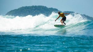 'Havaí Brasileiro' fica a 3 horas de São Paulo e é perfeito para surfe