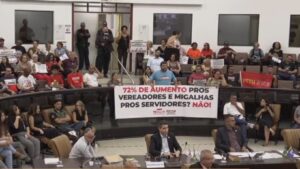 Câmara de Jacareí aprova reajuste de 72% no salário dos vereadores; veja como cada político votou