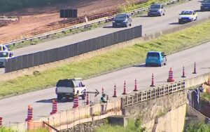 Concessionária inicia reparo em erosão provocada pela chuva na Dutra, em São José dos Campos