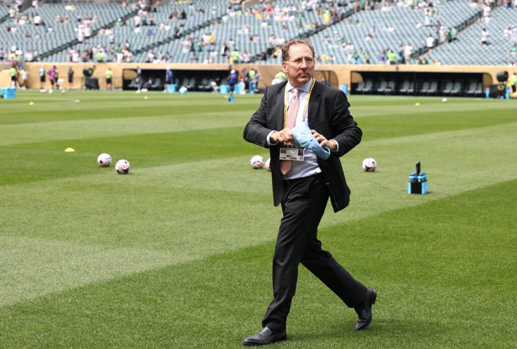 Bastidores: Botafogo atrasa pagamentos, vê transfer ban se arrastar e pode emprestar reforços