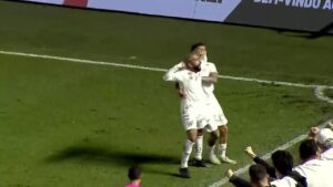 Esporte: Gustavo Henrique, do Corinthians, posta foto de marca no pé e ironiza