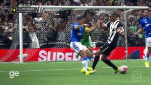 Esporte: PC Oliveira diz que Scarpa deveria ter sido expulso em clássico; veja