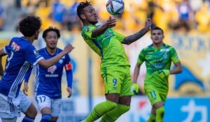 América contrata centroavante de 37 anos vindo do futebol japonês
