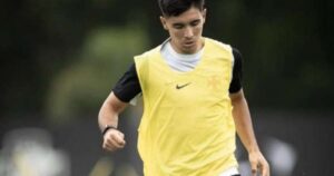 Vasco anuncia o empréstimo de Juan Sforza, que retorna ao futebol argentino