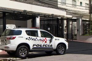 Homem é morto por policial civil aposentado em apartamento no Aquarius, em São José