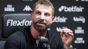 Vasco sinaliza oferta para tirar ex Botafogo do futebol europeu