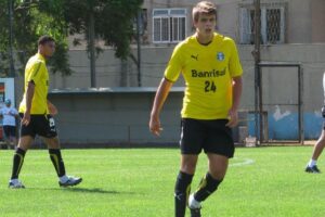 "É muito difícil ser jogador de futebol": promessa e ex-capitão da base no Grêmio lembra carreira nos gramados