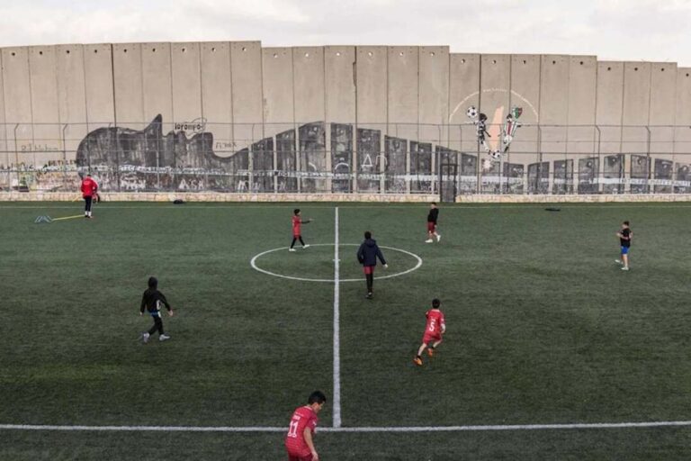 ‘Israel’ quer demolir campo de futebol na Cisjordânia