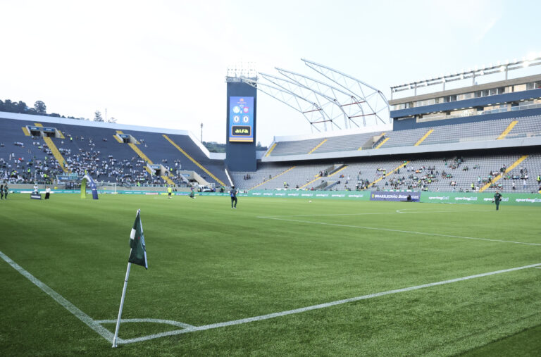 Jogos de hoje, quarta, 14 de janeiro: onde assistir futebol ao vivo e horários