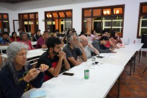 5º dia: início das aulas de O Capital, futebol e xadrez