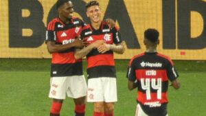 Flamengo vence o Vasco e respira no Campeonato Carioca