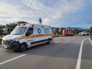 Regional: Motociclista colide com guard rails e tem perna amputada em Caraguatatuba