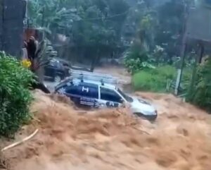 Regional: Fortes chuvas causam alagamentos e enxurradas na Costa Sul de São Sebastião