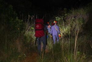 Regional: Turista alemão sofre queda de 6 metros em cachoeira na Ilhabela