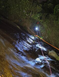 Regional: Turista alemão cai de 6 metros em cachoeira e é resgatado com ajuda de aplicativo de tradução em Ilhabela