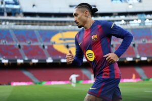 Esporte: Raphinha rebate pergunta sobre nível na temporada pelo Barcelona: "Com oito gols em 13 jogos?"