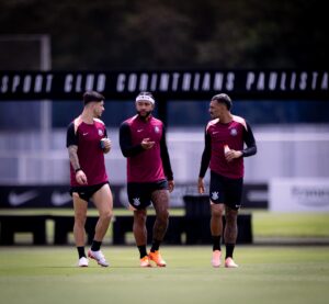 Esporte: Corinthians: time modificado antes de enfrentar o Flamengo