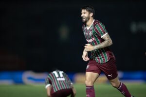Esporte: Auxiliar de Zubeldía festeja vitória do Fluminense e defende Everaldo: "Está comprometido a melhorar"