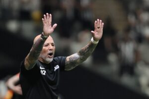 Esporte: Sampaoli exalta Hulk após vitória de virada no clássico: "Notável"