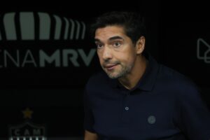 Esporte: Abel vê Palmeiras mais perigoso em empate e analisa erros da zaga