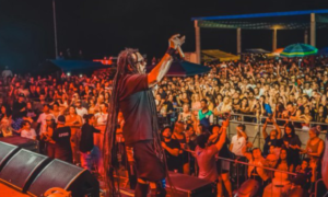 Regional: Festival de Verão reúne milhares de fãs de Marcelo Falcão em show inédito na Praça Pôr do Sol
