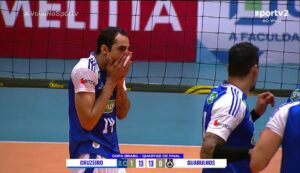 Esporte: Douglas Souza acerta pancada no rosto do adversário duas vezes em jogo da Copa Brasil; veja lances