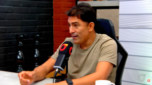 “O futebol é feito para tomar riscos”: Bechara analisa meio-campo moderno e defende ousadia no jogo