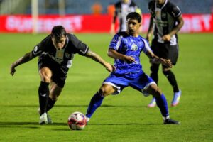 Tem algo esquisito no futebol cearense – Tom Barros