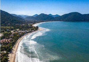 Verão leva milhões de turistas ao Litoral Norte e impulsiona mercado imobiliário