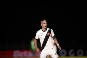 Esporte: Atuações do Vasco: Cuesta, Piton e Puma são os piores contra o Mirassol; dê suas notas
