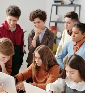 Regional: Ubatuba realiza força-tarefa para inclusão no ID Jovem, programa de gratuidade no transporte e cultura