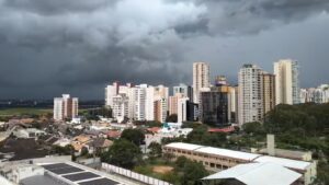 Vale e região têm alerta de chuvas intensas neste sábado (24); veja a previsão