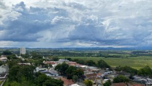 Vale e região sob alerta de tempestade com risco de granizo e ventos fortes; veja previsão do tempo