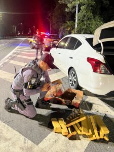 Suspeito que transportava 20 kg de maconha para Caraguatatuba (SP) é preso na Rodovia dos Tamoios