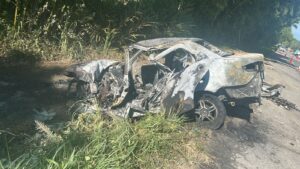 Duas pessoas são socorridas em estado grave após acidente entre carro e ônibus em São Sebastião