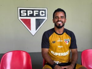 Esporte: Danielzinho revela hobby curioso, assume liderança no São Paulo e exalta Rafinha: "Impõe respeito"