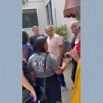 Manifestação de professoras termina em discussão com prefeito, em Bragança Paulista