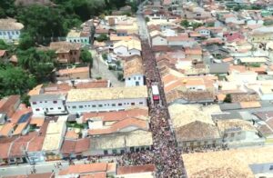 Bloco Juca Teles reúne multidão de foliões em São Luiz do Paraitinga