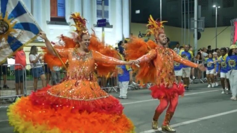 Após 13 anos, escolas de samba voltam a desfilar em São José dos Campos; veja imagens