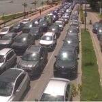Fila para travessia de balsa entre Ilhabela e São Sebastião registra 1h30 de espera