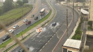 Vídeo: chuva atinge zona leste de São José dos Campos e alaga avenida